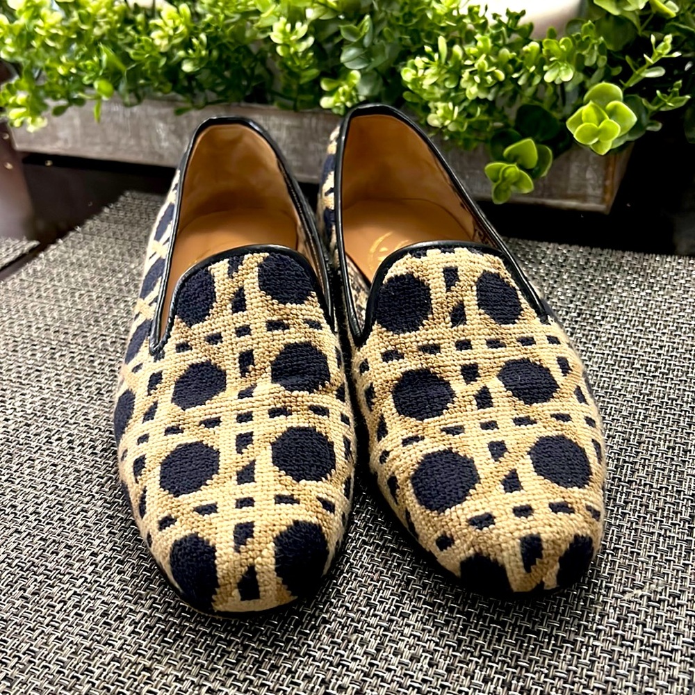 Stubbs and Wooten  came black  Needlepoint Smoking Loafers. Size 7.5